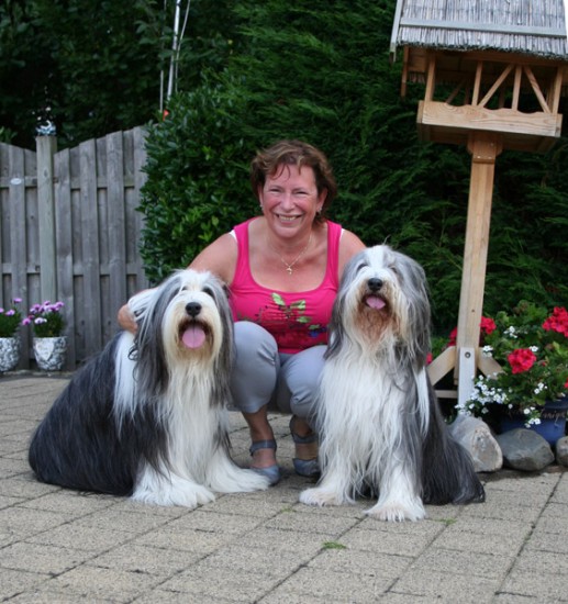 Karin-Rooyers-and-11,5-years-old-Ch.Firstprizebears-Z'Tampa-and-her-beautiful-daughter-Ch. Firstprizebears Donna Summer for a visite